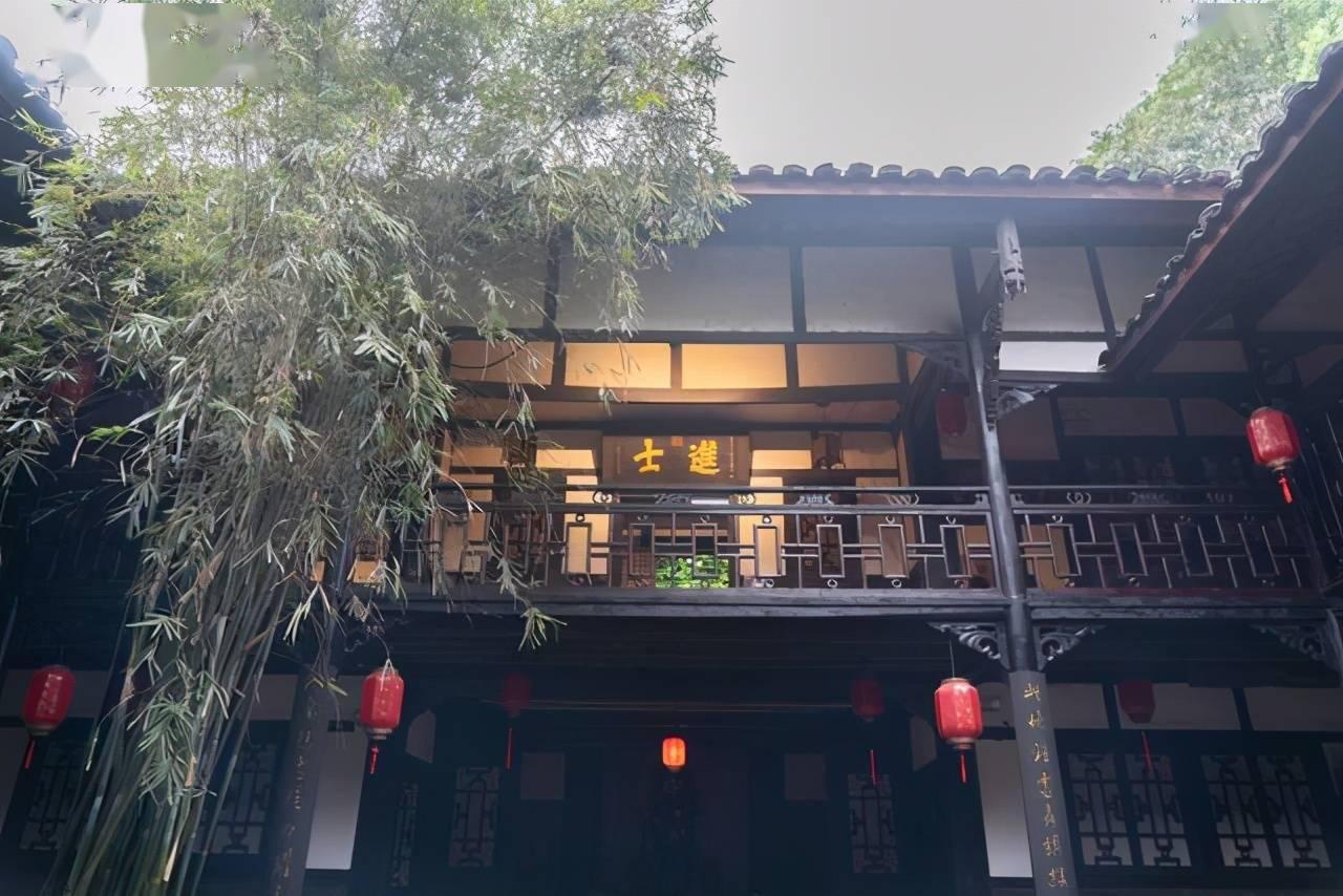 老师踢拽学生被解聘,你觉得处罚合理吗?-优质有问必答平台